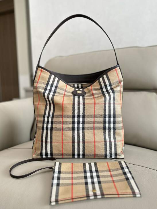 Picture of Burberry Handbags _SKUfw226204613fw